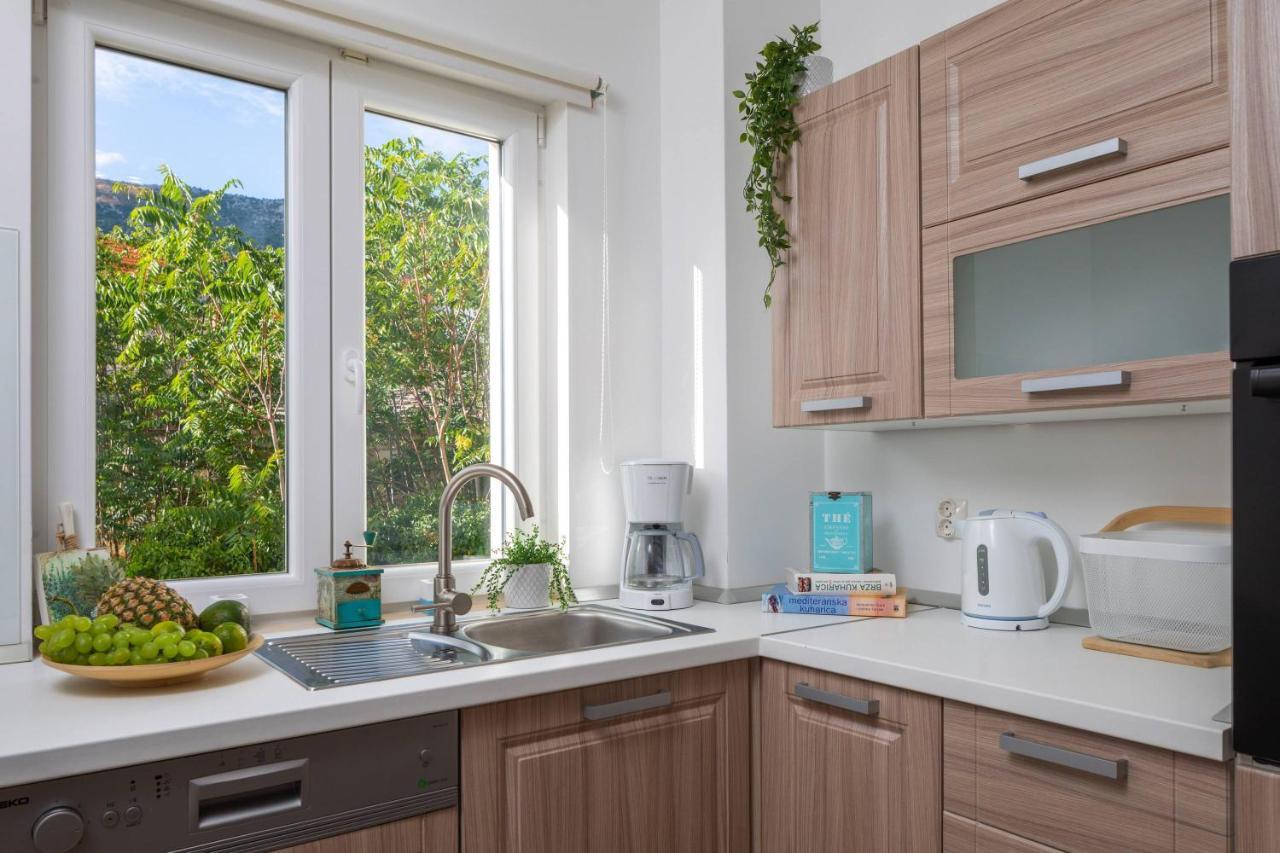 Apartments Valentina Бол Экстерьер фото